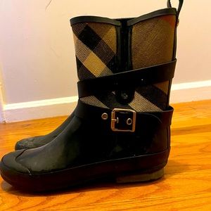 Burberry Rain Boots with Checked Pattern